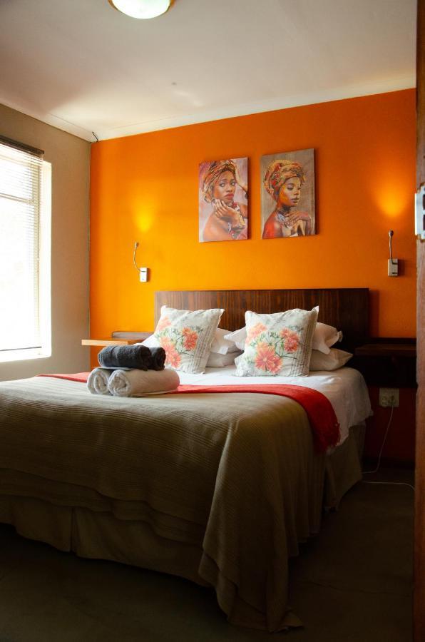 Desert Dew Guest House Hutchinson Экстерьер фото
