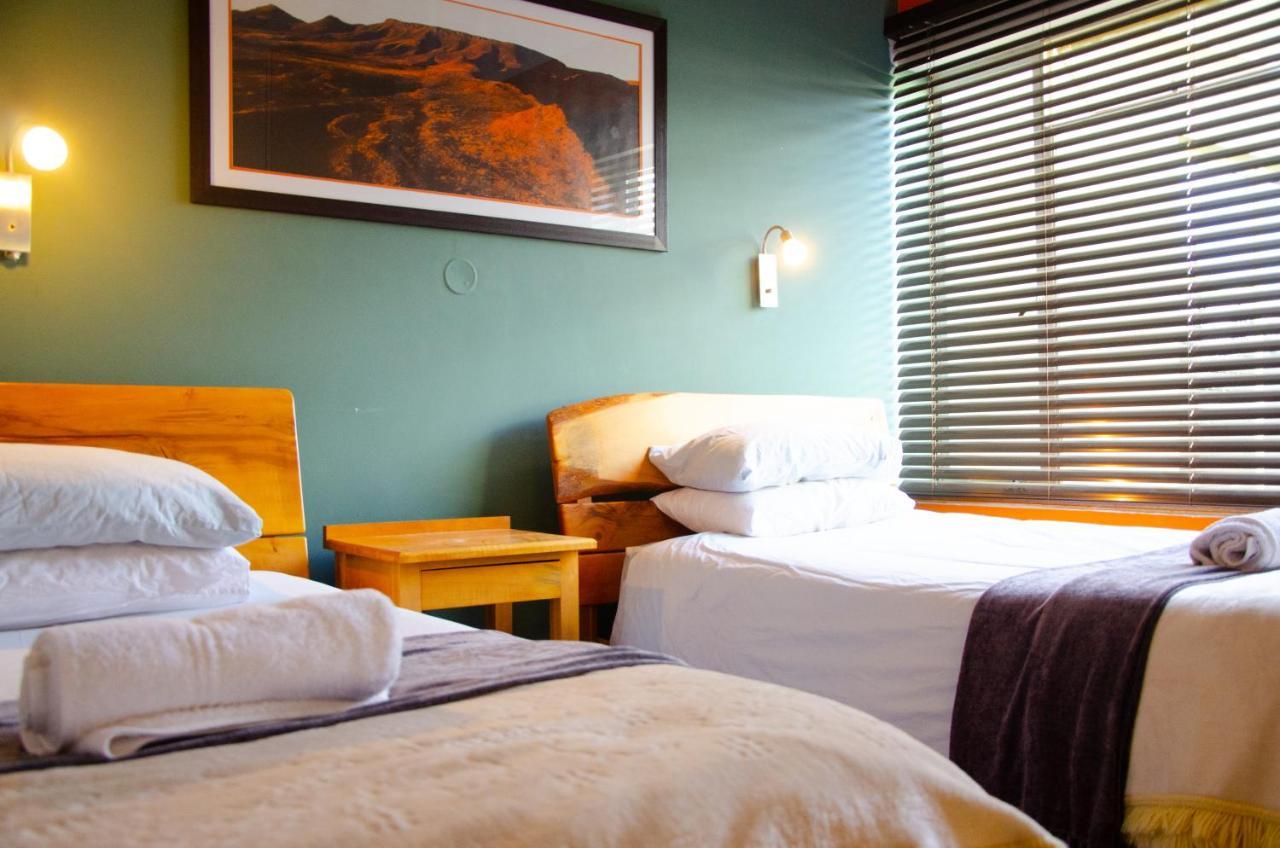 Desert Dew Guest House Hutchinson Экстерьер фото